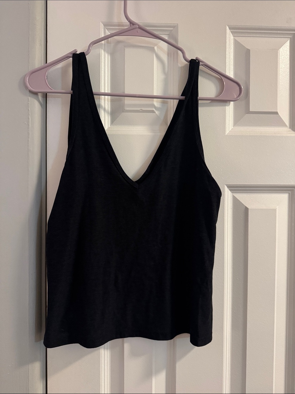 Beyond Yoga Black V-Neck Cropped Tank Top